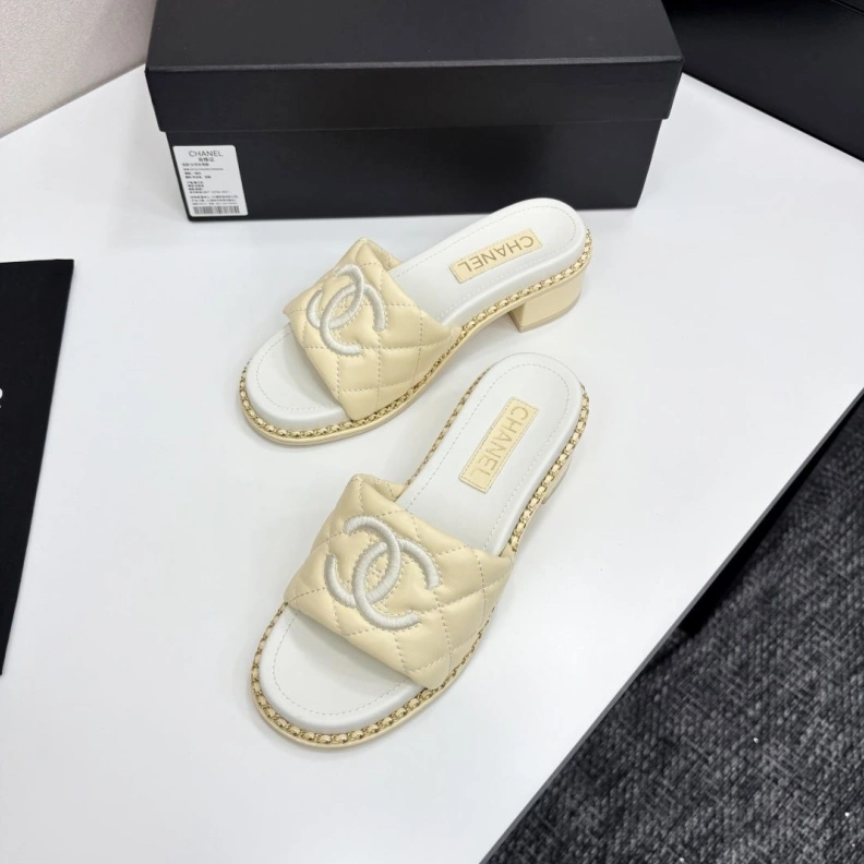 HighQuality Chxnxl Slippers 118987