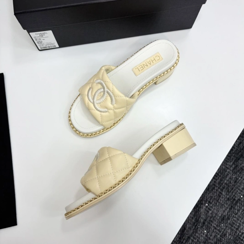 HighQuality Chxnxl Slippers 118987