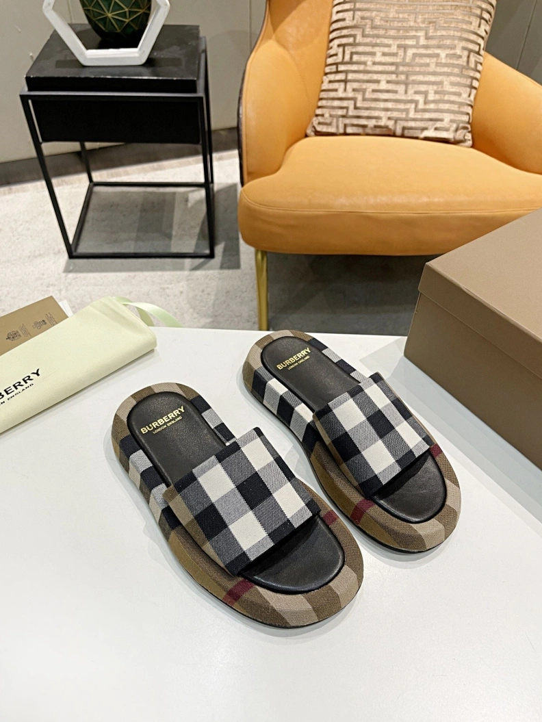 Elegant Bxrbxrry Slippers 114828