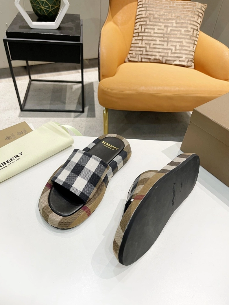 Elegant Bxrbxrry Slippers 114828