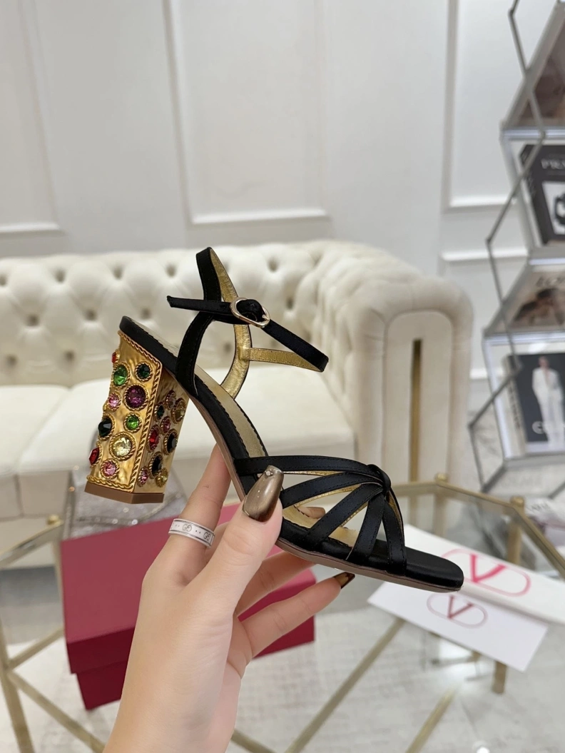Elegant Vxlxntino Sandals 229449