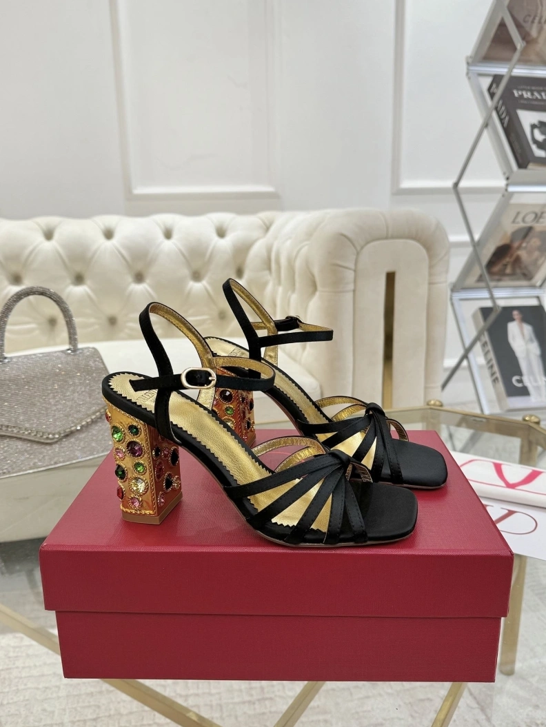 Elegant Vxlxntino Sandals 229449