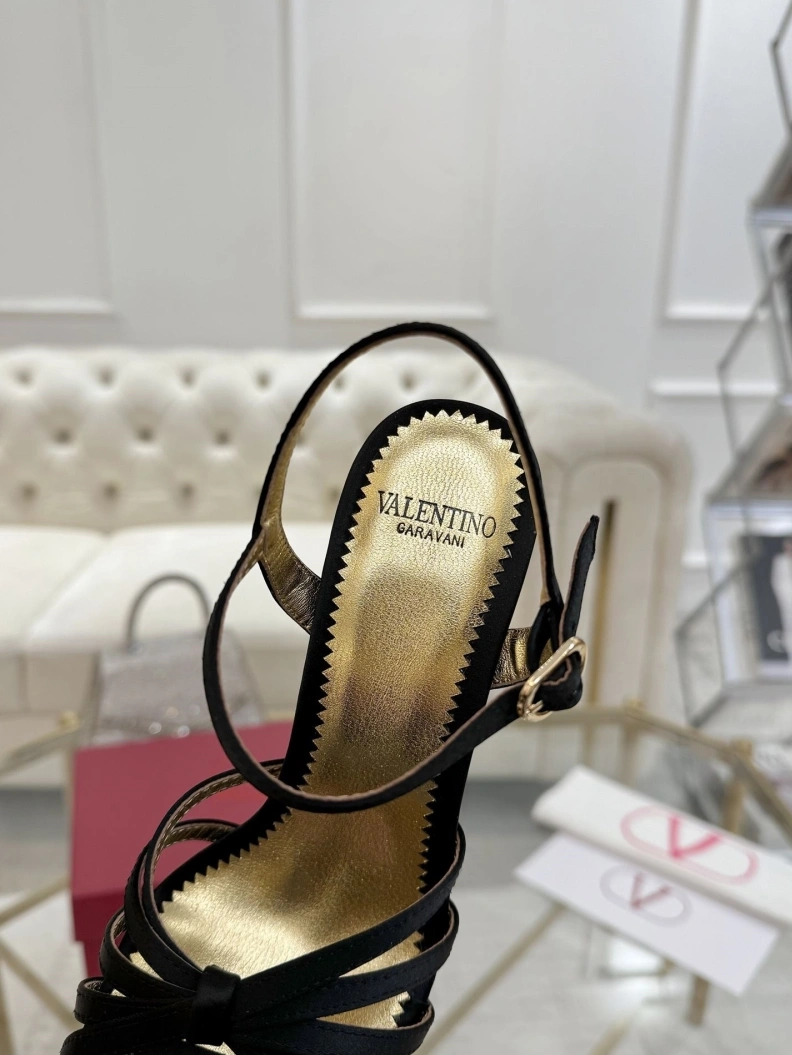 Elegant Vxlxntino Sandals 229449