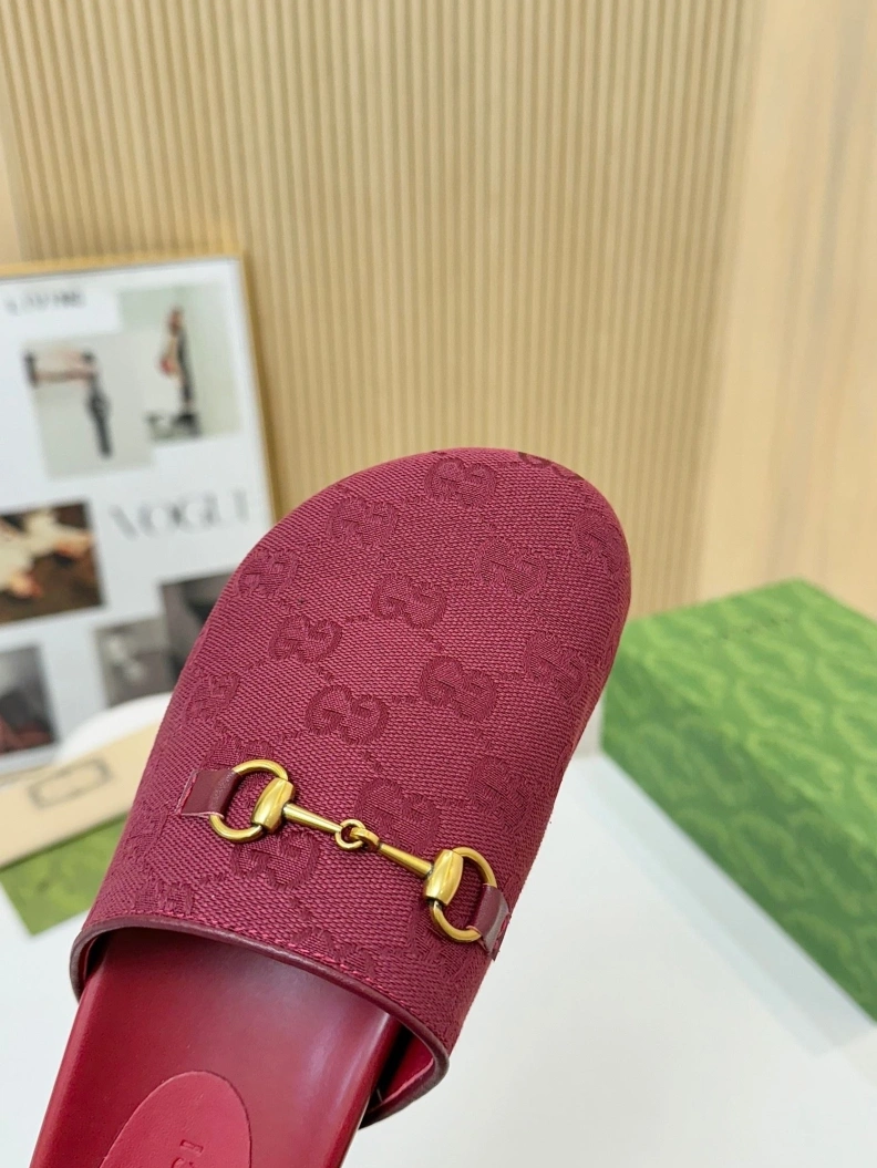 Minimalist Gxccx Slippers 157093