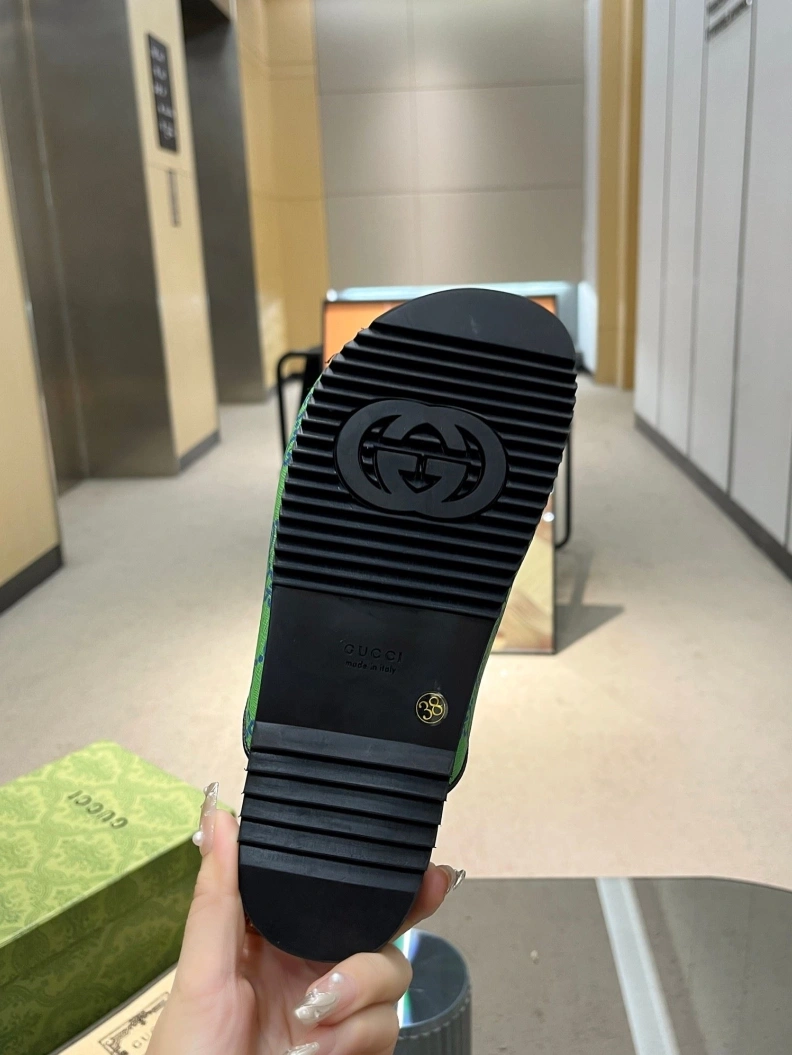 Affordable Gxccx Slippers 157091