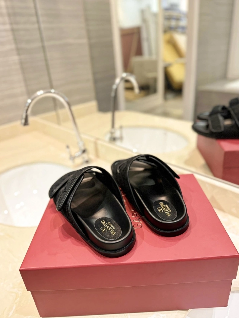 DailyWear Vxlxntino Slippers 229341
