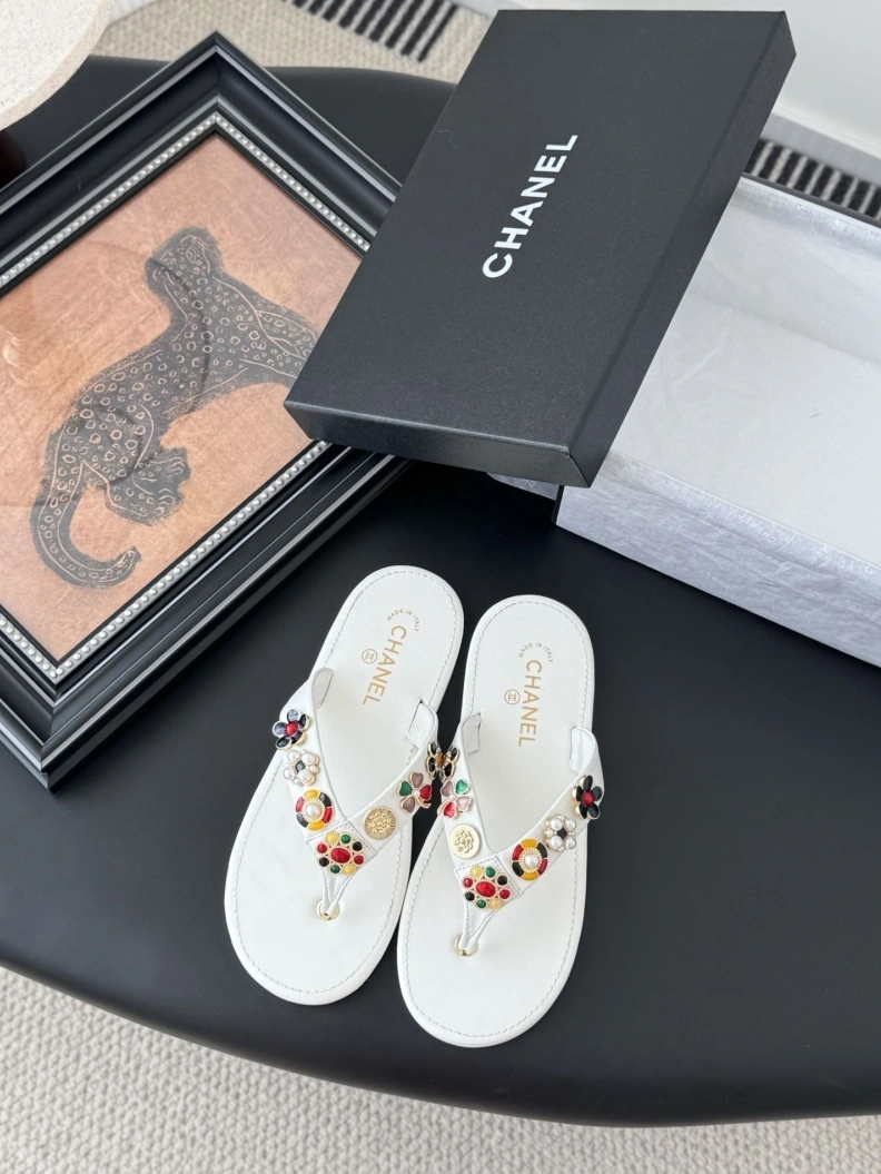 Unique Chxnxl Slippers 118979