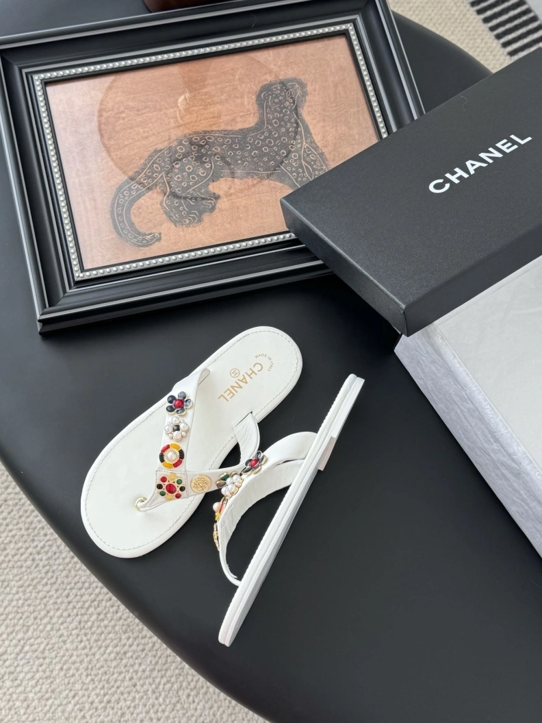 Unique Chxnxl Slippers 118979