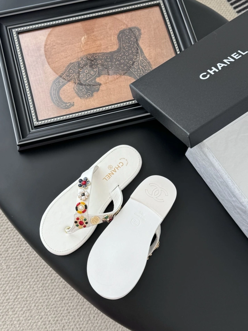 Unique Chxnxl Slippers 118979