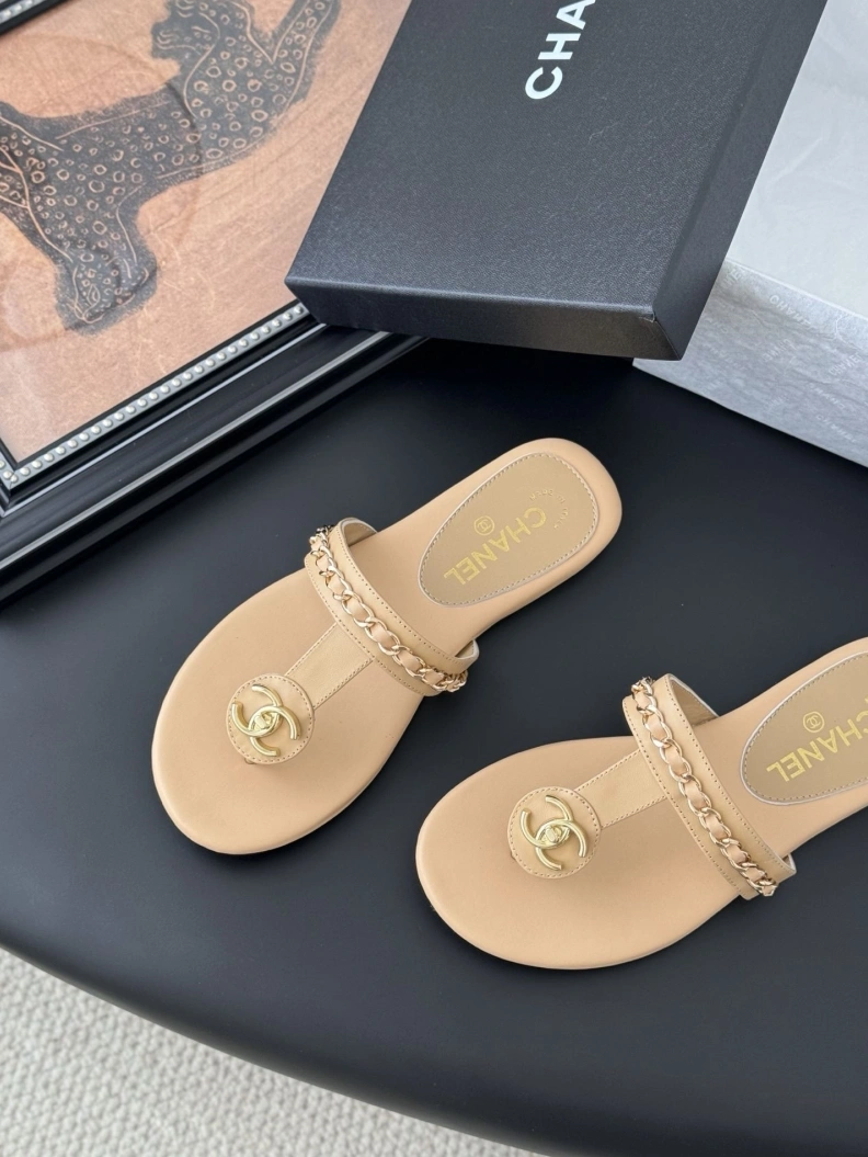 EasyMatch Chxnxl Slippers 118974