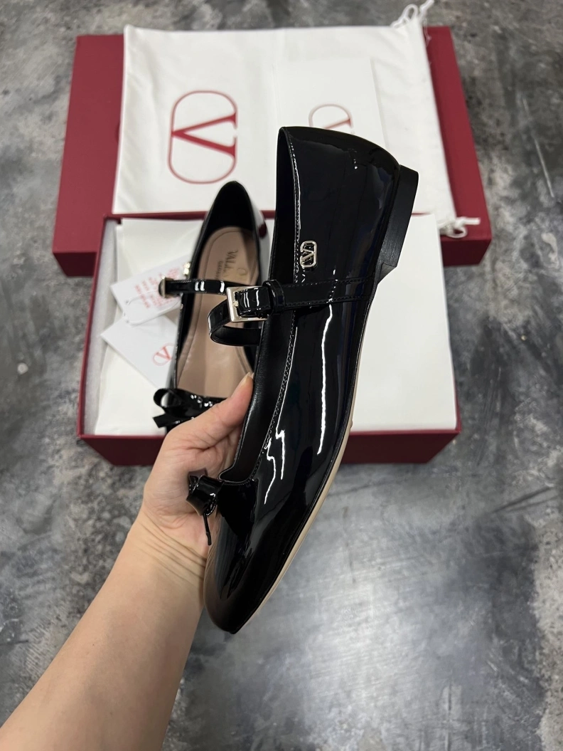 Fashionable Vxlxntino flat shoes 229574