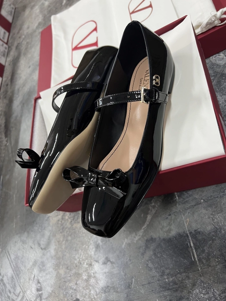Fashionable Vxlxntino flat shoes 229574