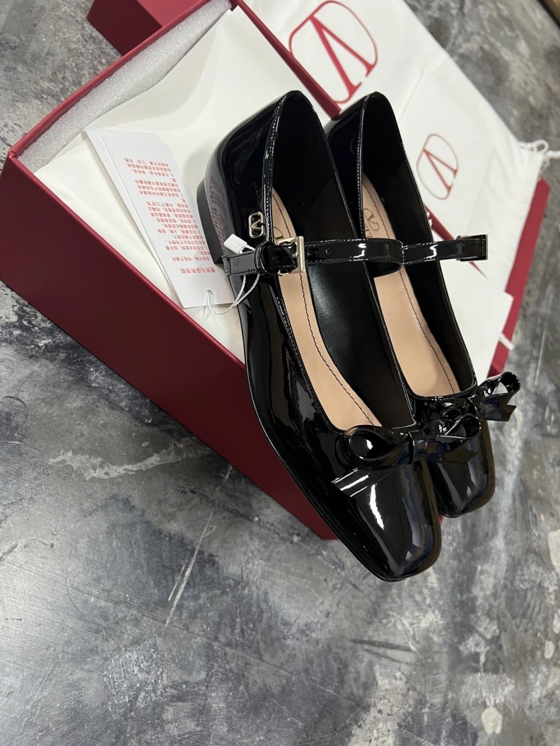 Fashionable Vxlxntino flat shoes 229574