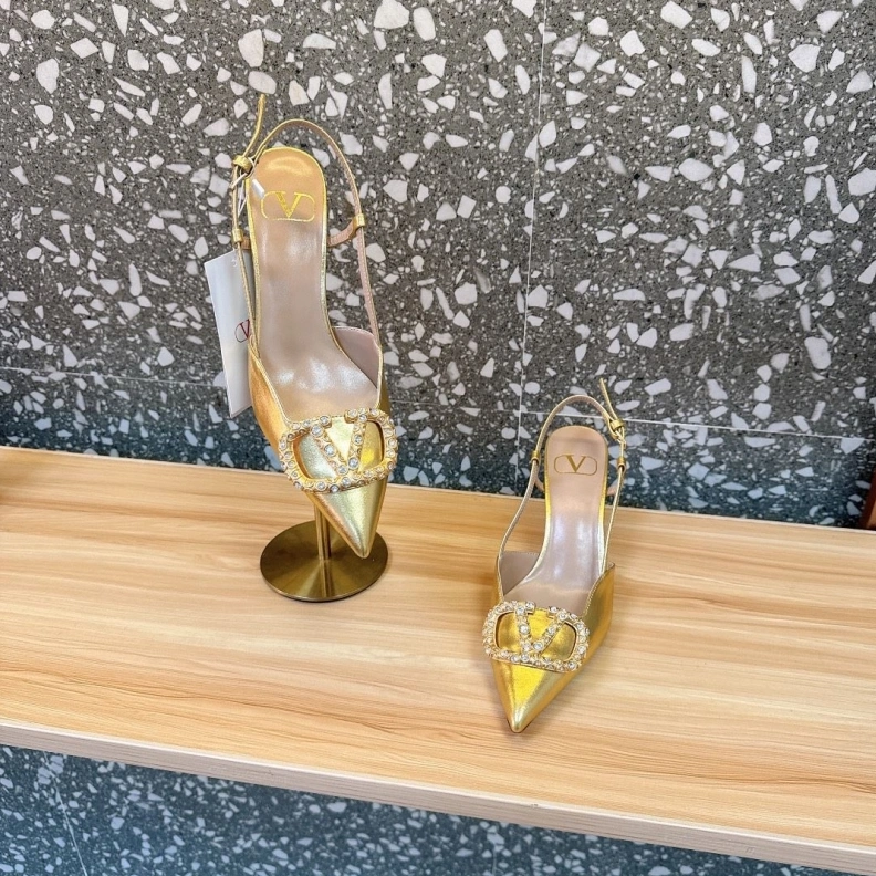Trendsetting Vxlxntino Sandals 229440