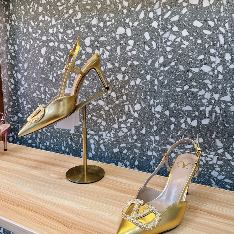 Trendsetting Vxlxntino Sandals 229440