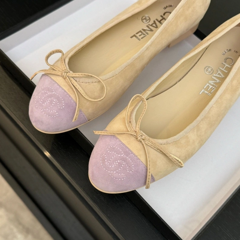 Vibrant Chxnxl Flat Shoes 119480
