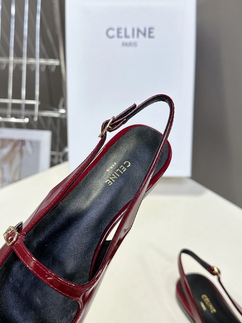 WellDesigned Chxnxl Sandals 119214
