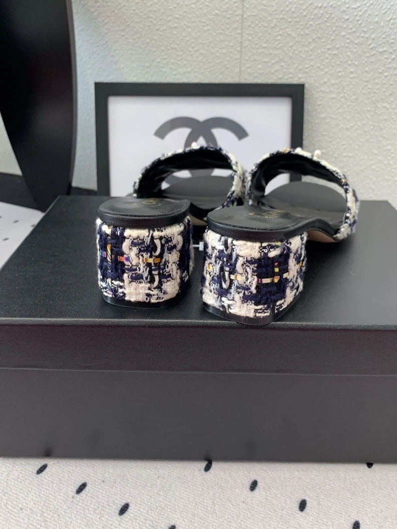 Reliable Chxnxl Slippers 118980