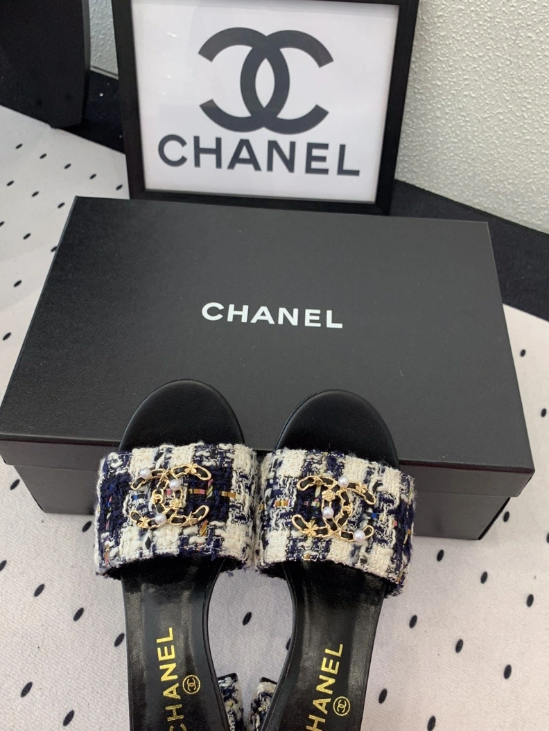 Reliable Chxnxl Slippers 118980