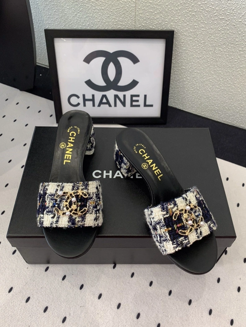 Reliable Chxnxl Slippers 118980