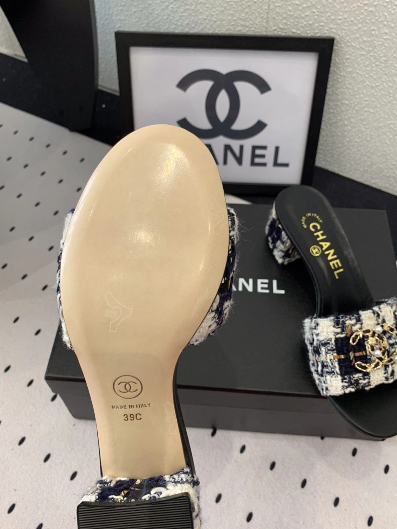 Reliable Chxnxl Slippers 118980