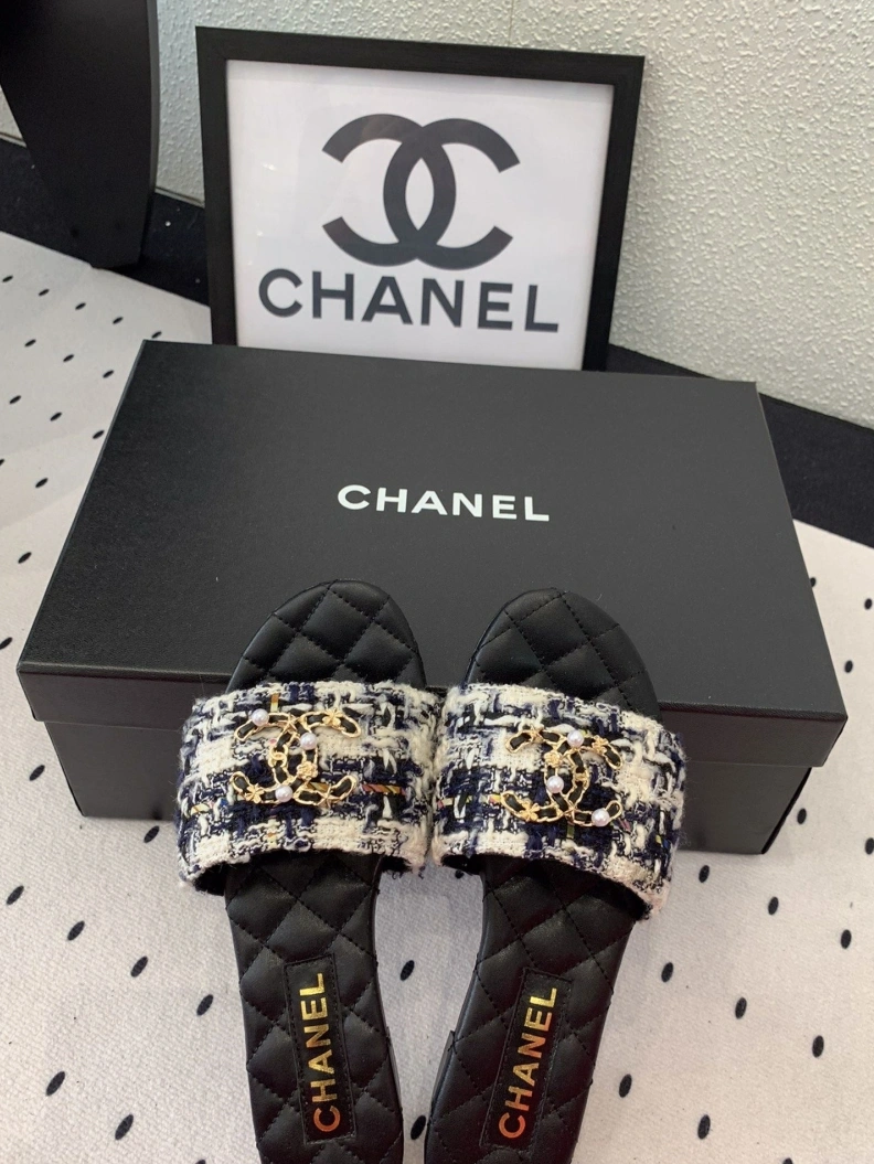 EyeCatching Chxnxl Slippers 118969