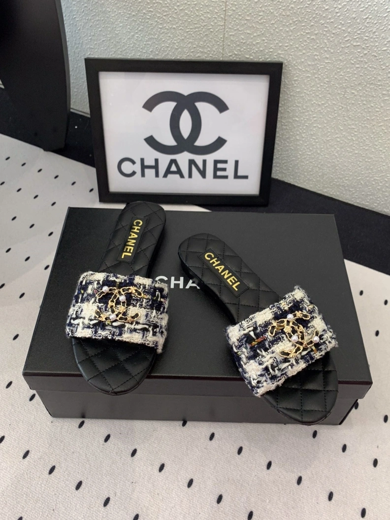 EyeCatching Chxnxl Slippers 118969