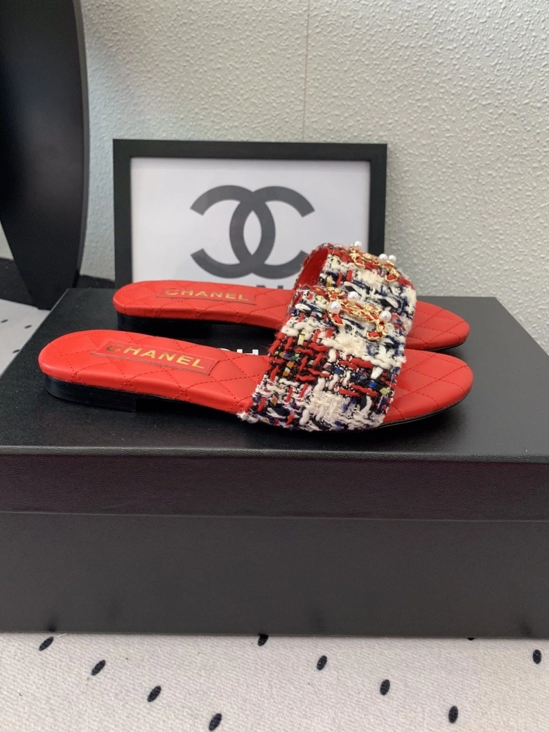 Unique Chxnxl Slippers 118971