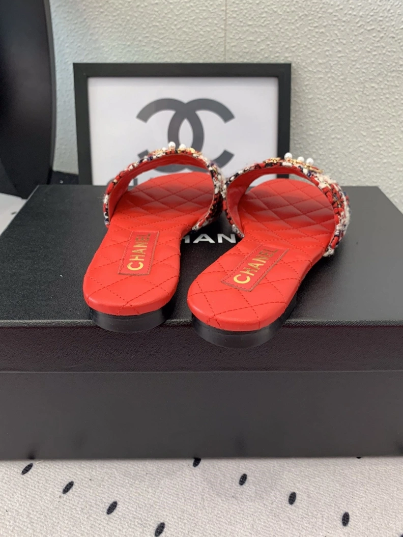 Unique Chxnxl Slippers 118971