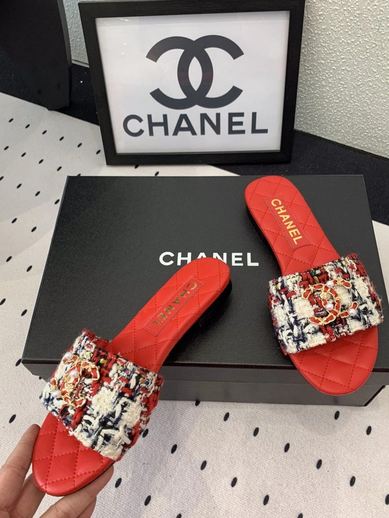 Unique Chxnxl Slippers 118971