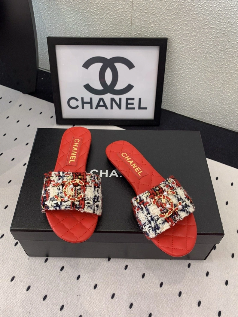 Unique Chxnxl Slippers 118971