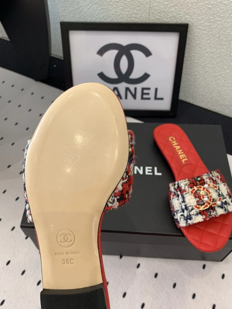 Unique Chxnxl Slippers 118971