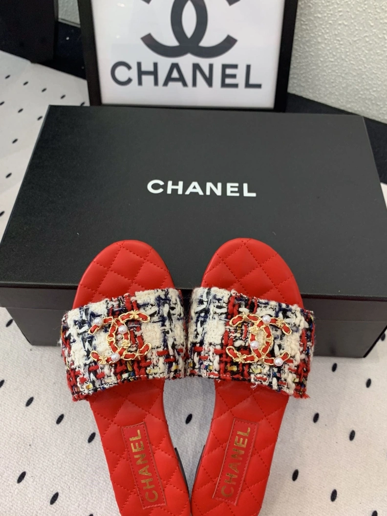 Unique Chxnxl Slippers 118971