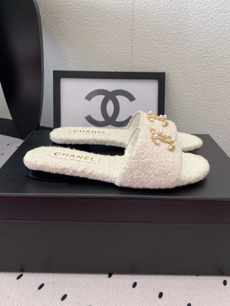 Practical Chxnxl Slippers 118954