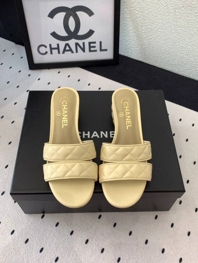 Minimalist Chxnxl Slippers 118961