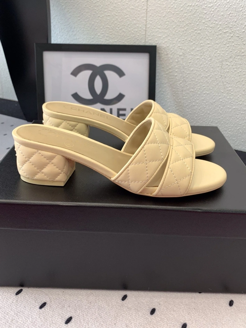 Minimalist Chxnxl Slippers 118961