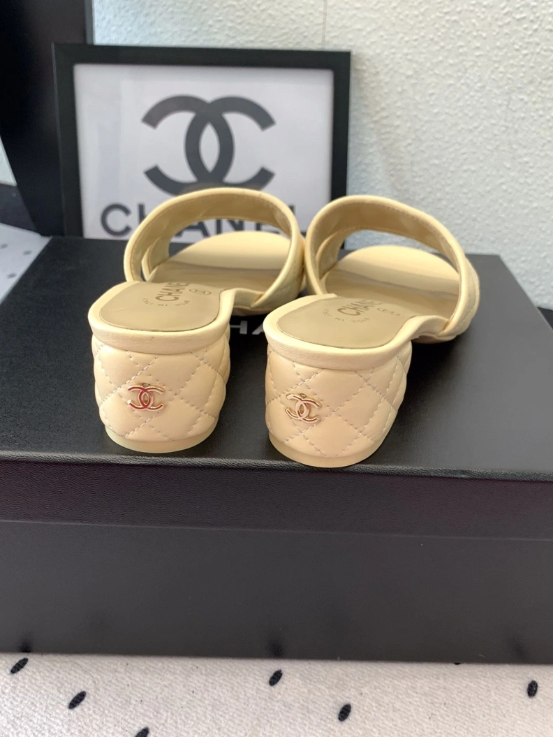 Minimalist Chxnxl Slippers 118961