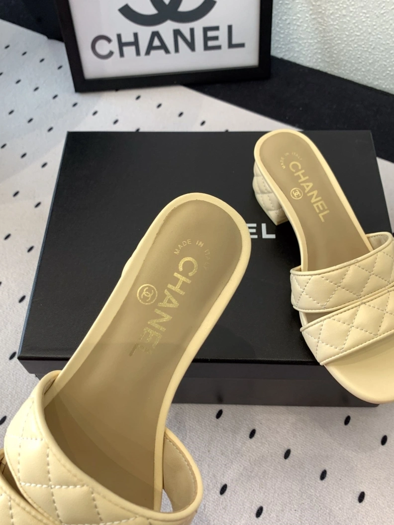Minimalist Chxnxl Slippers 118961