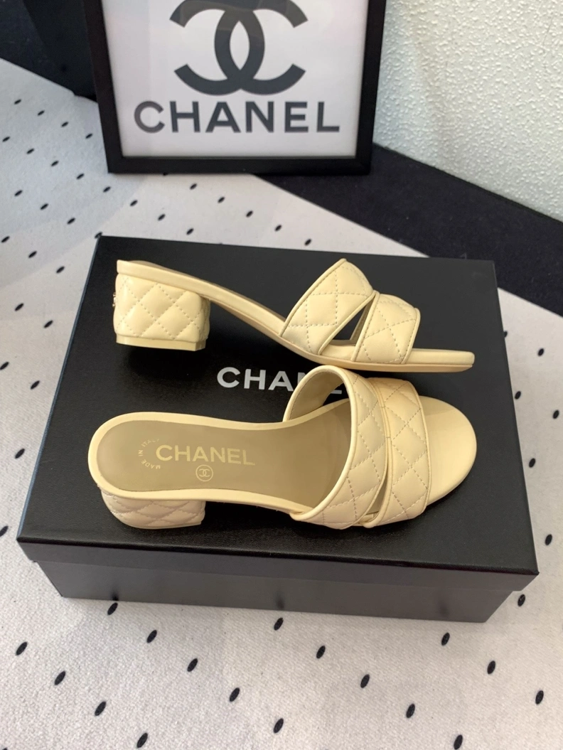 Minimalist Chxnxl Slippers 118961