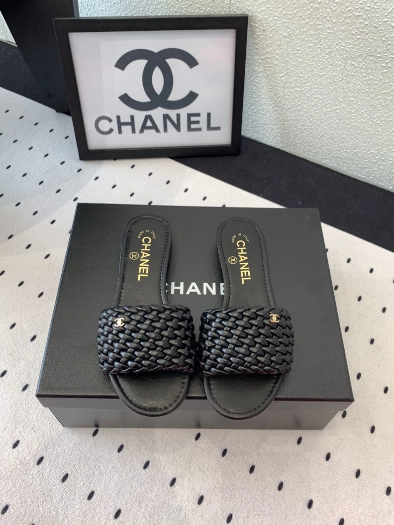 Bold Chxnxl Slippers 118960