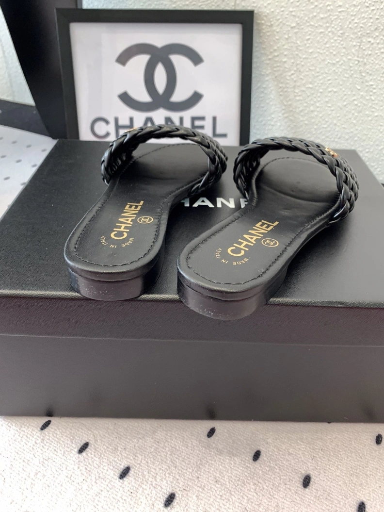 Bold Chxnxl Slippers 118960
