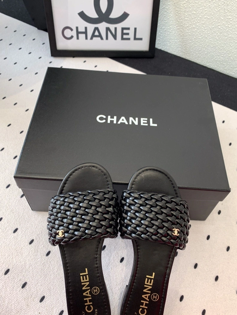 Bold Chxnxl Slippers 118960