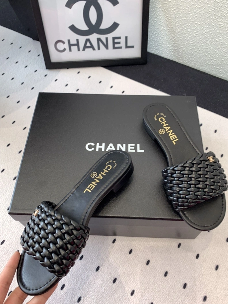 Bold Chxnxl Slippers 118960