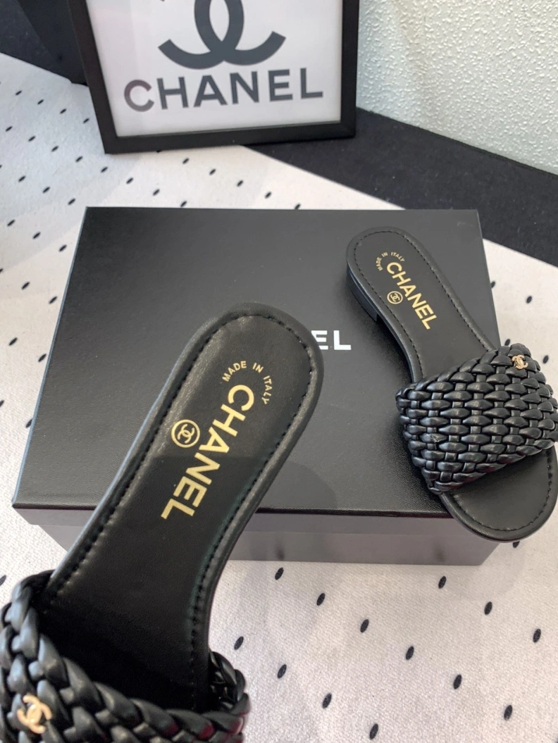 Bold Chxnxl Slippers 118960