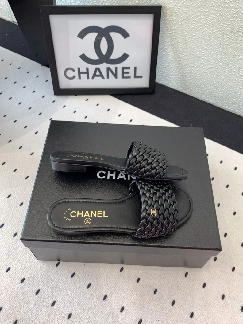 Bold Chxnxl Slippers 118960