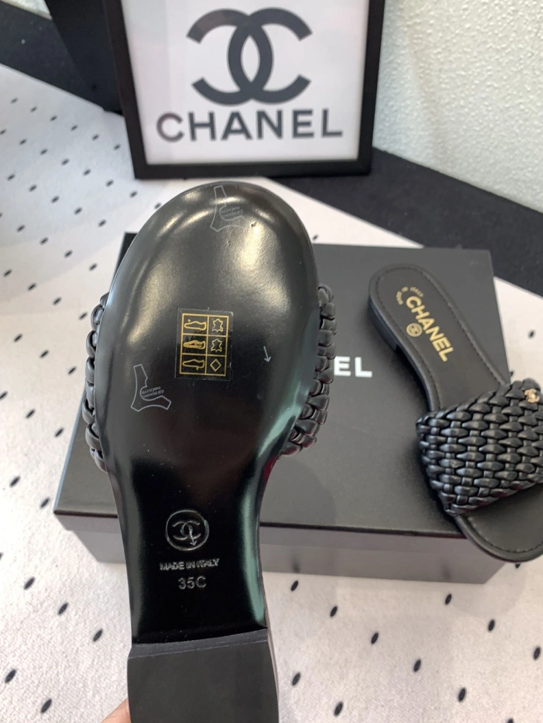 Bold Chxnxl Slippers 118960