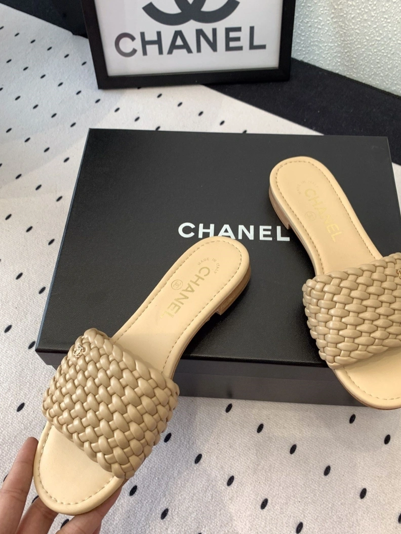 Resilient Chxnxl Slippers 118956