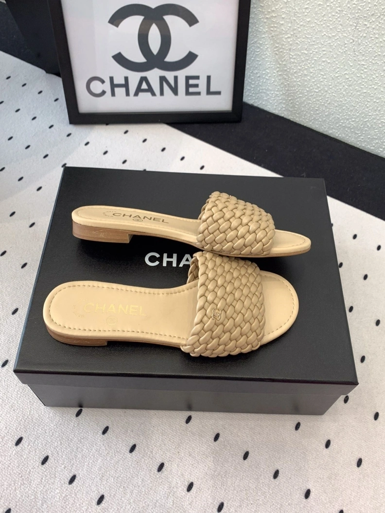 Resilient Chxnxl Slippers 118956