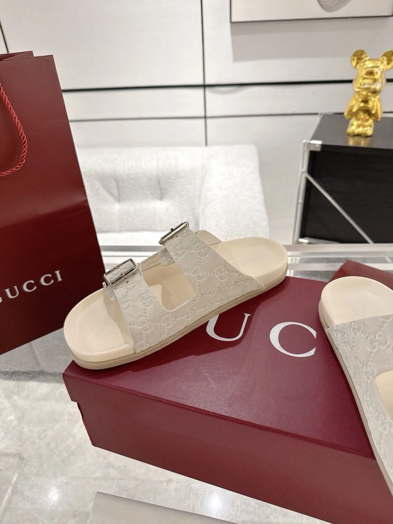 Resilient Gxccx Slippers 157094