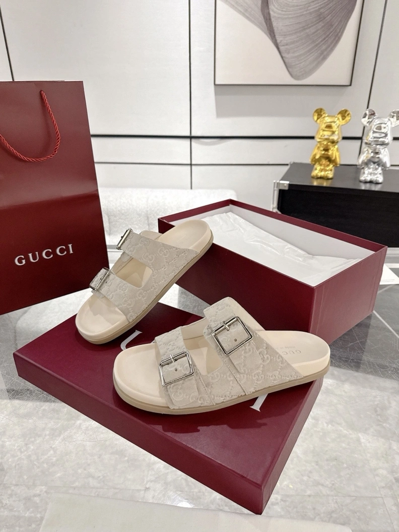 Resilient Gxccx Slippers 157094